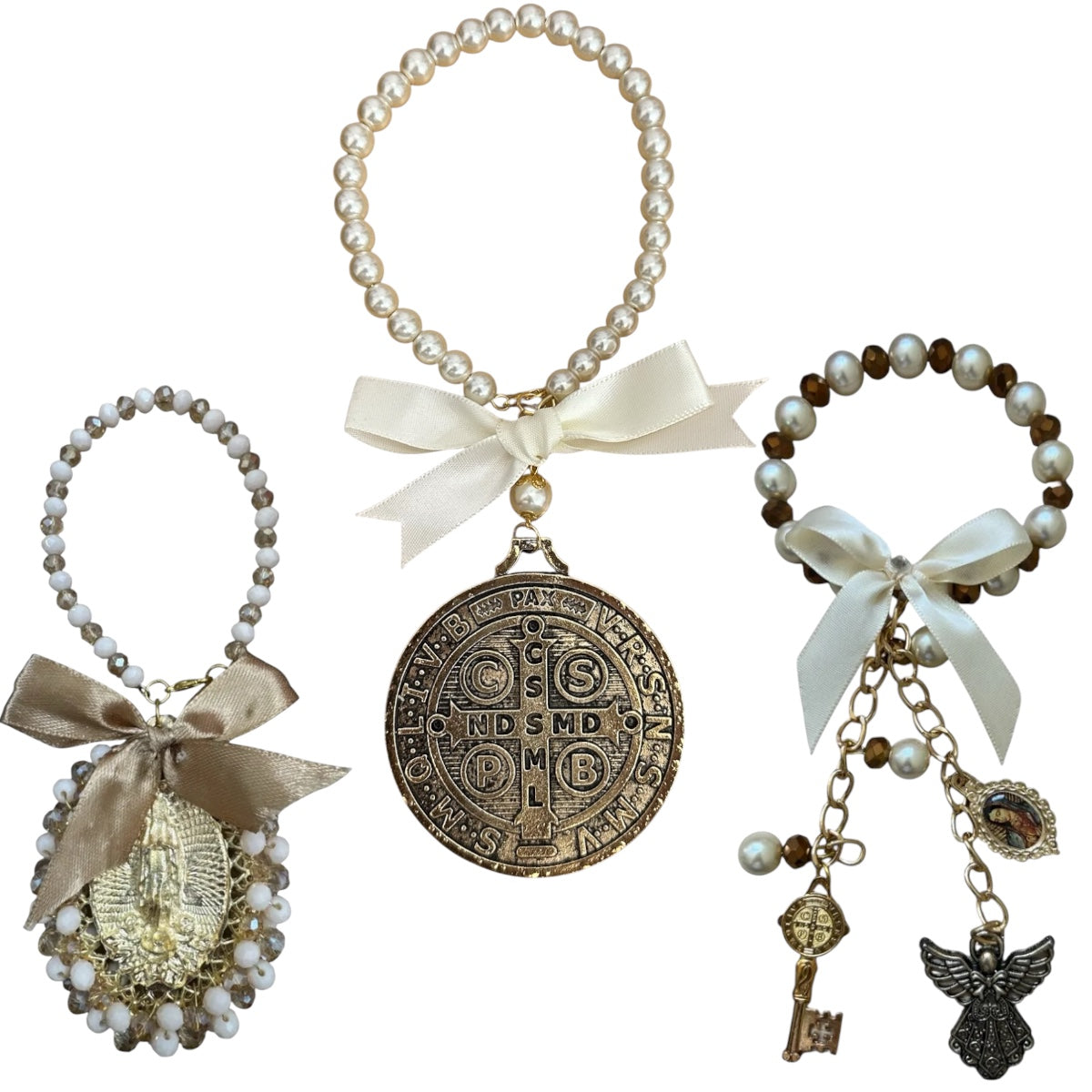 Bendición artesanal de la Virgen de Guadalupe con cuentas blancas para espejo de auto o protección en puertas